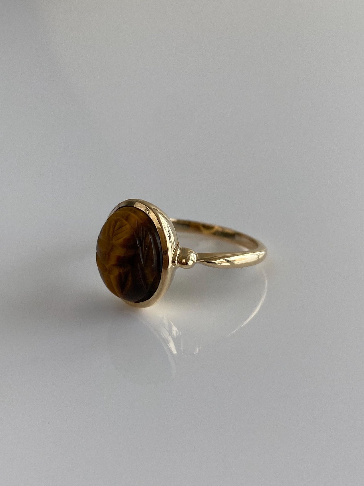 Vintage Solid 10k Yellow Gold Carved Tigers Eye Scarab Ring - Size 6.5