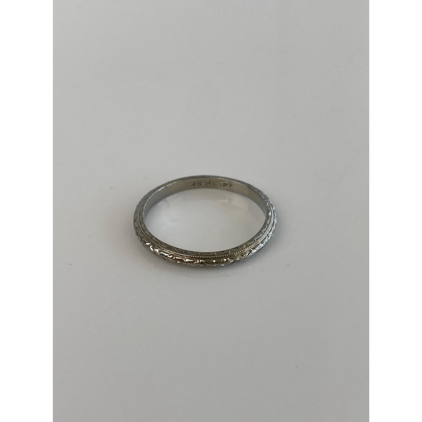 Vintage Solid 18k White Gold Engraved Ring Band - Size 8.5