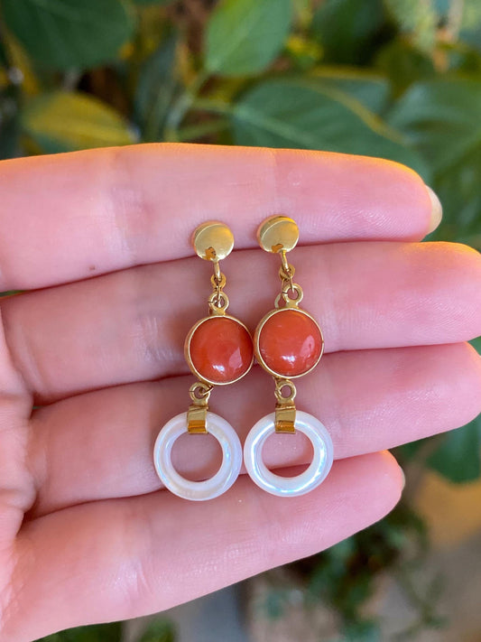 Vintage Solid 18k Yellow Gold Coral Mother of Pearl Cable Chain Dangle Stud Earrings