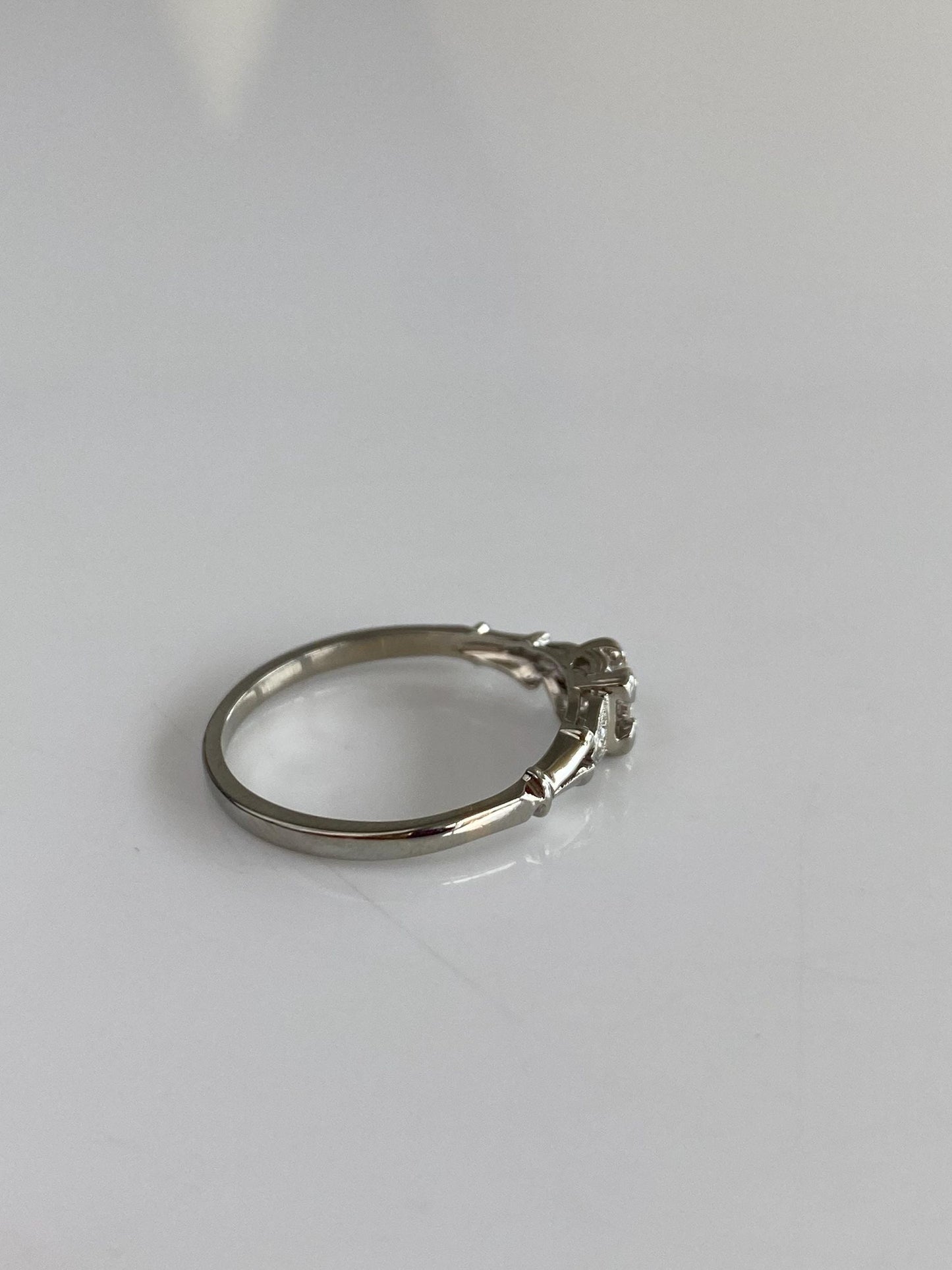 Vintage Solid 18k White Gold Diamond & Clear Sapphire Ring - Size 7