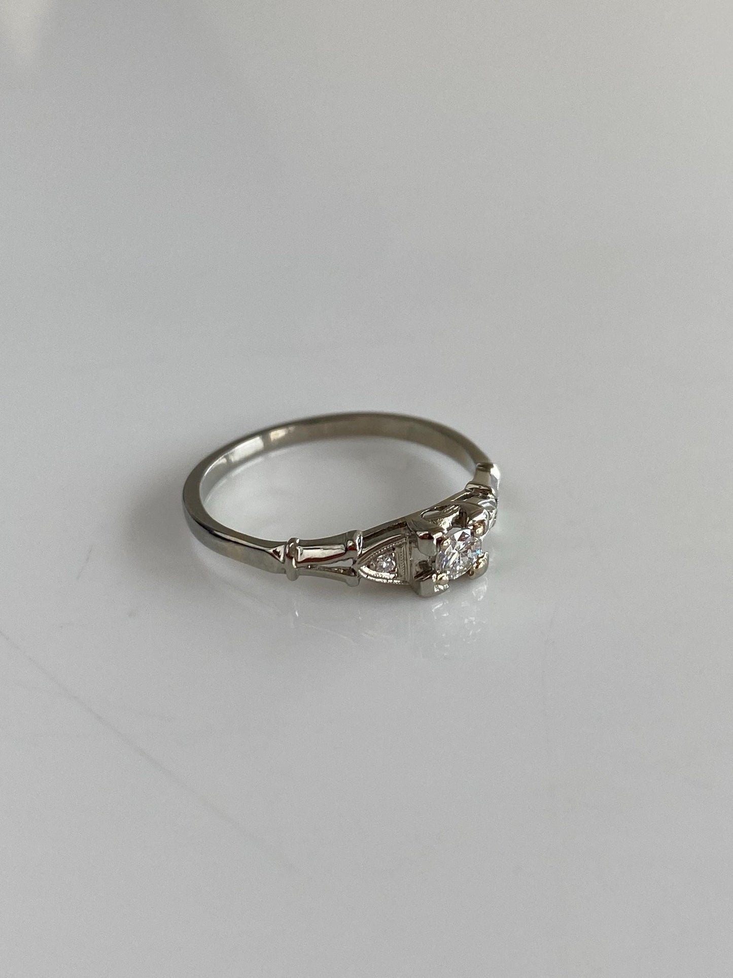 Vintage Solid 18k White Gold Diamond & Clear Sapphire Ring - Size 7