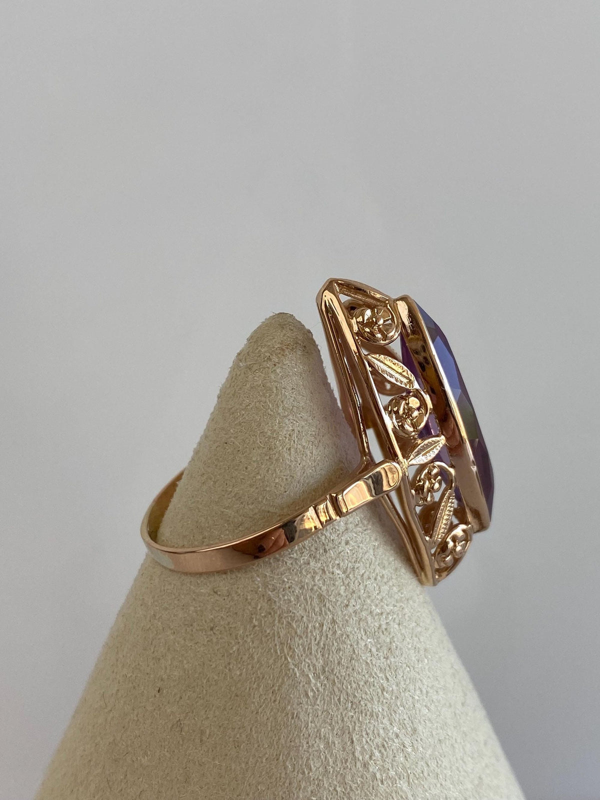 Vintage Solid 14k Rose Gold Faceted Purple Sapphire Flowers Design Ring - Size 10