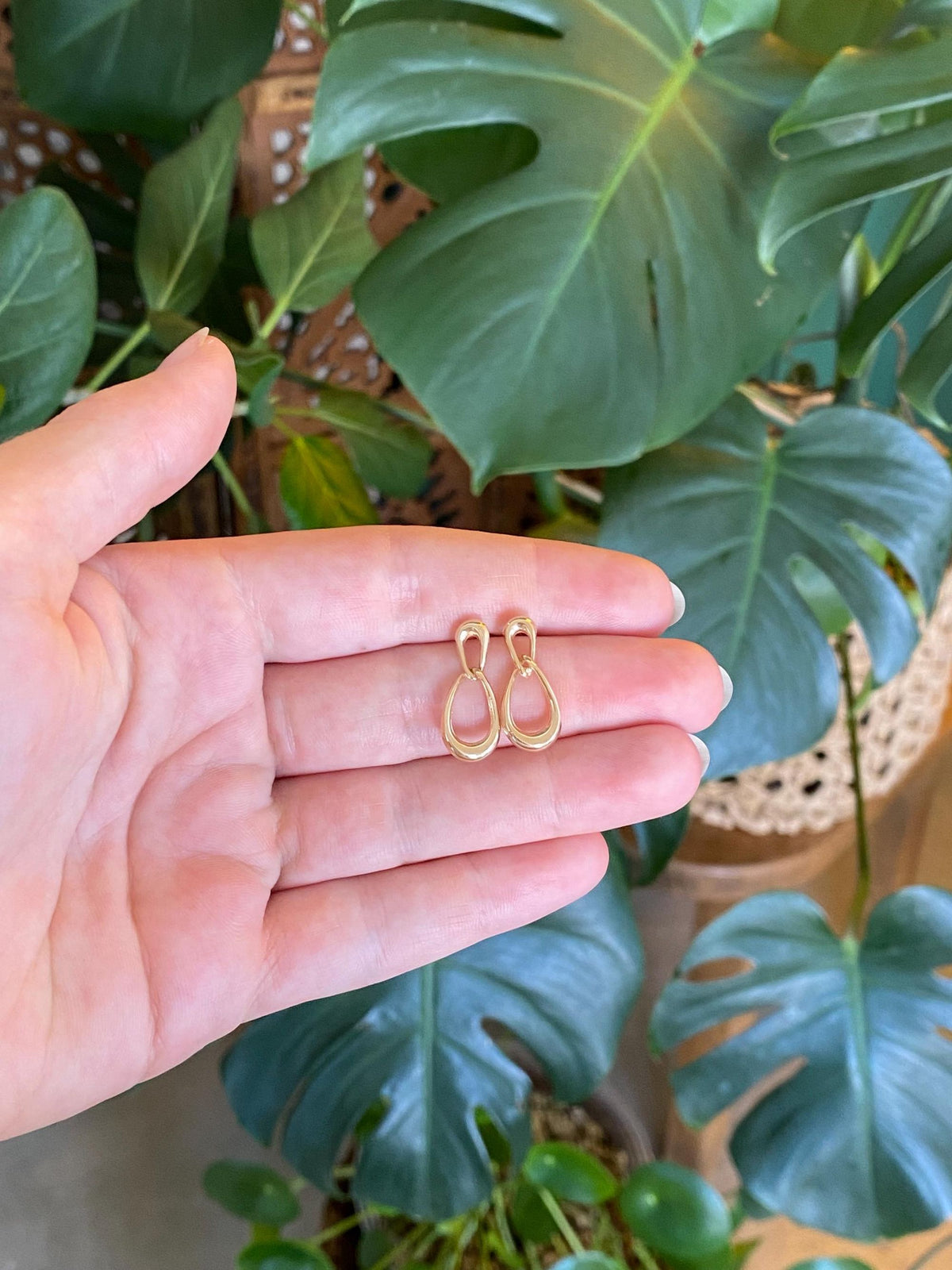 Vintage 14k Yellow Gold Teardrop Dangle Stud Earrings