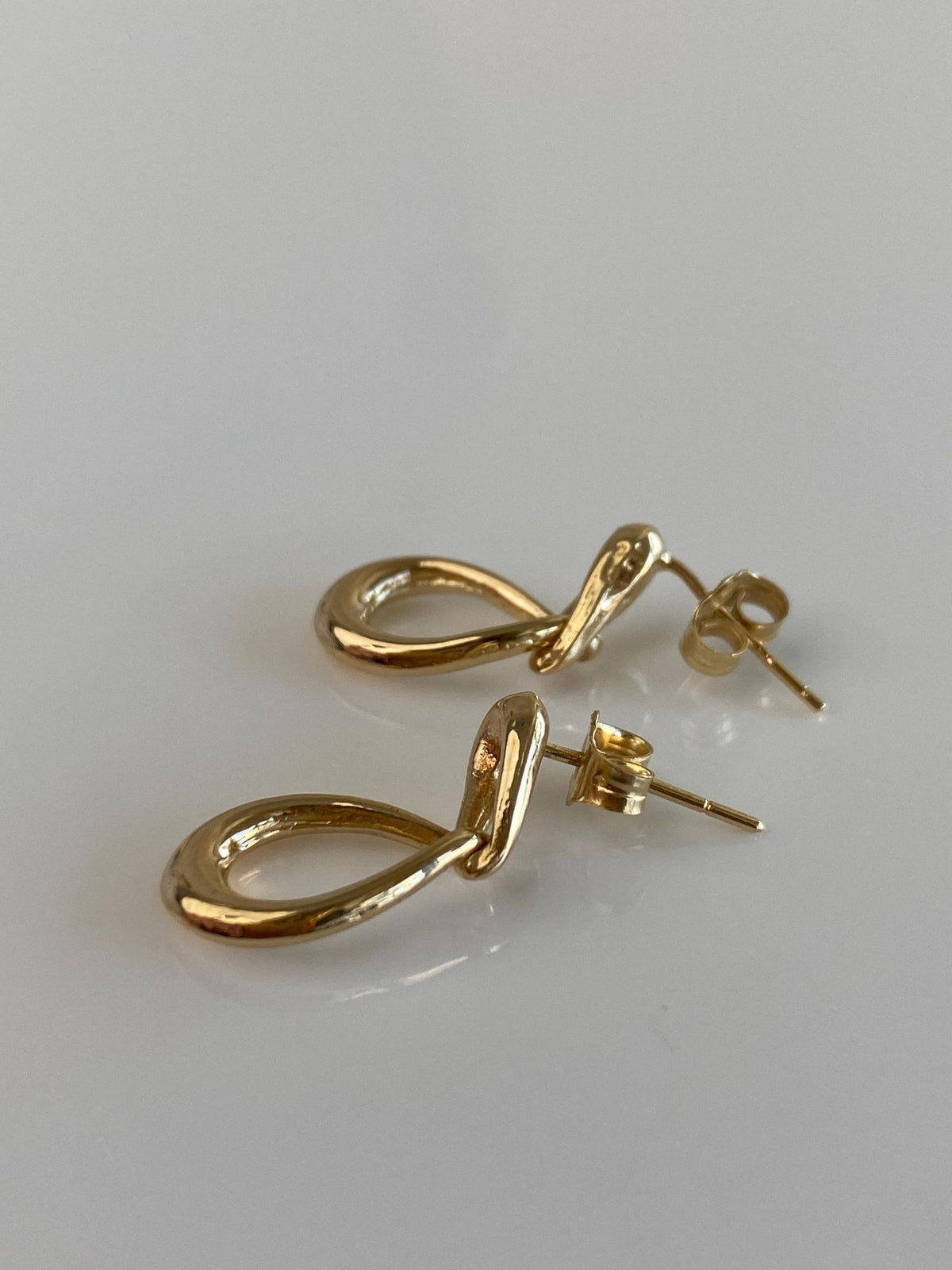 Vintage 14k Yellow Gold Teardrop Dangle Stud Earrings