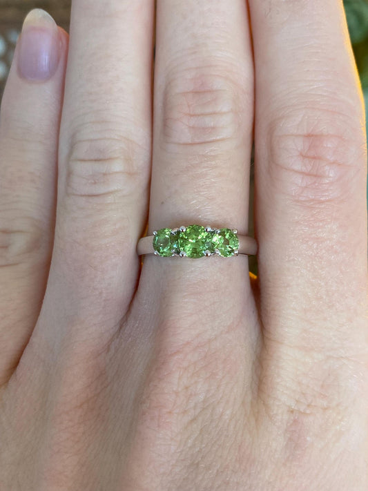 Vintage Solid 14k White Gold Peridot Ring - Size 7