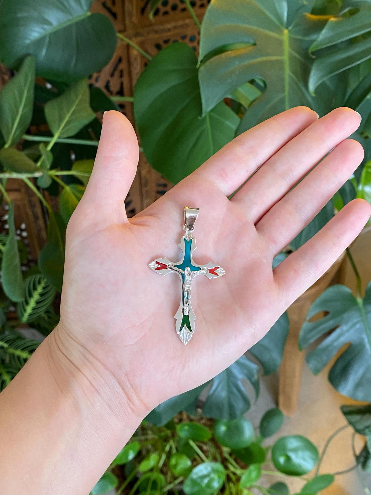 Vintage Solid 14k White Gold Green Red Enamel Crucifix Charm