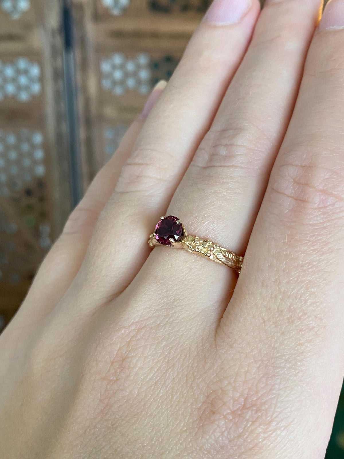 Vintage Solid 14k Yellow Gold Amethyst Granuales Ring - Size 6.5