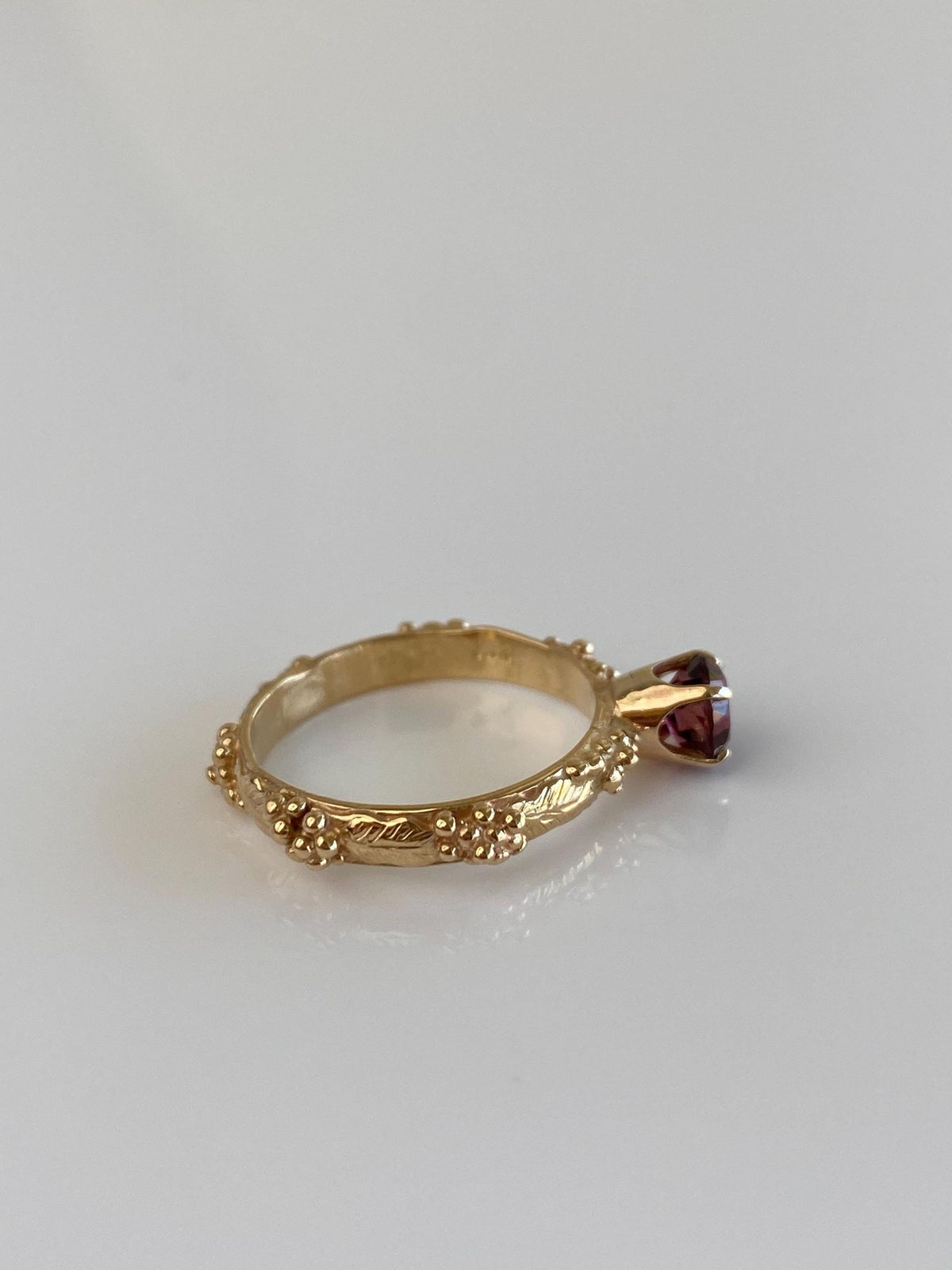 Vintage Solid 14k Yellow Gold Amethyst Granuales Ring - Size 6.5