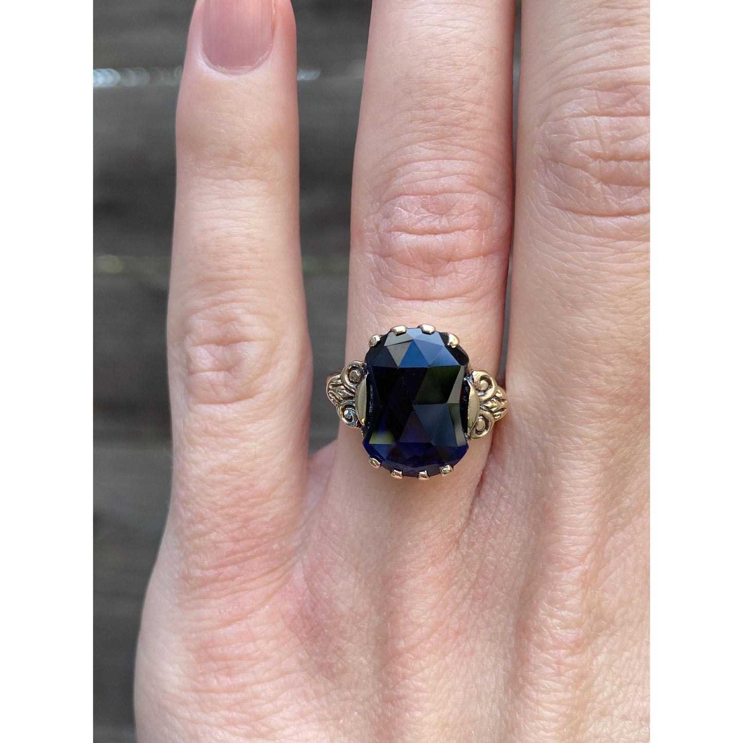 Vintage Solid 9k Yellow Gold Rose Cut Blue Sapphire Ring - Size 5-5.25