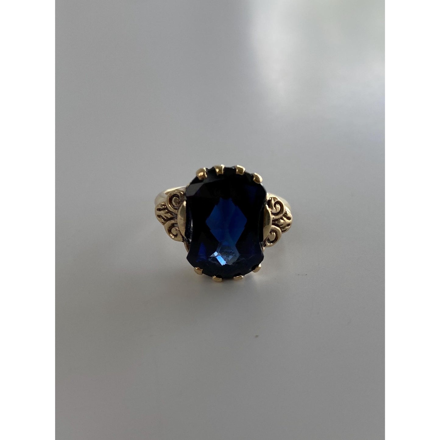 Vintage Solid 9k Yellow Gold Rose Cut Blue Sapphire Ring - Size 5-5.25