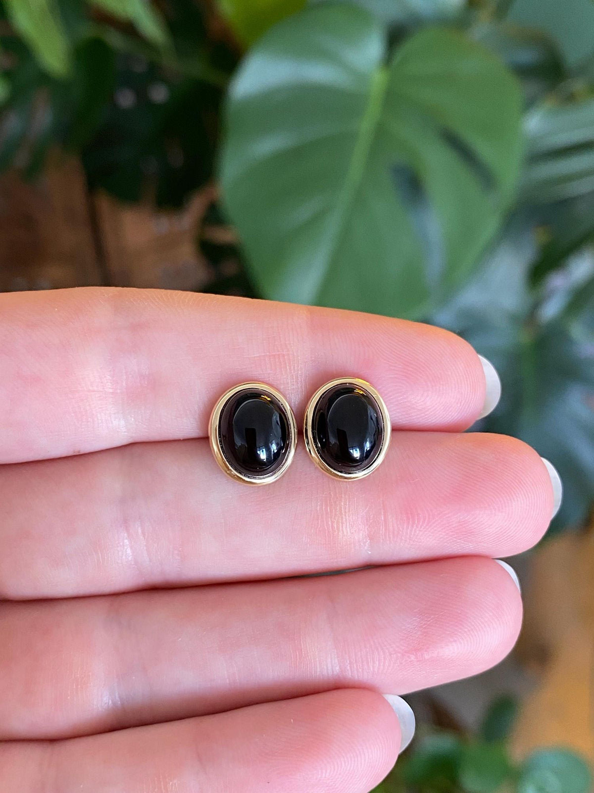 Vintage Solid 14k Yellow Gold Onyx Stud Earrings