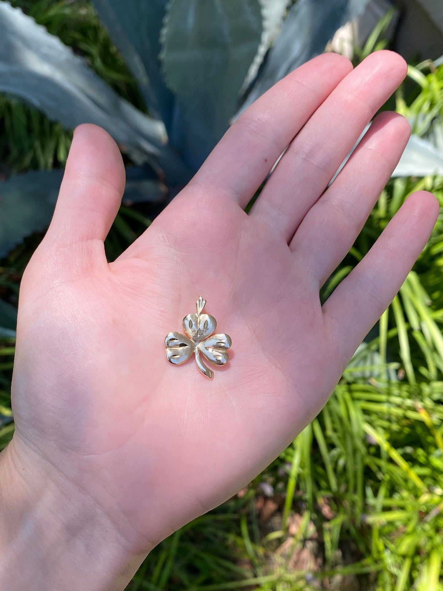 Vintage Solid 14k Yellow Gold Diamond Cut Shamrock Charm