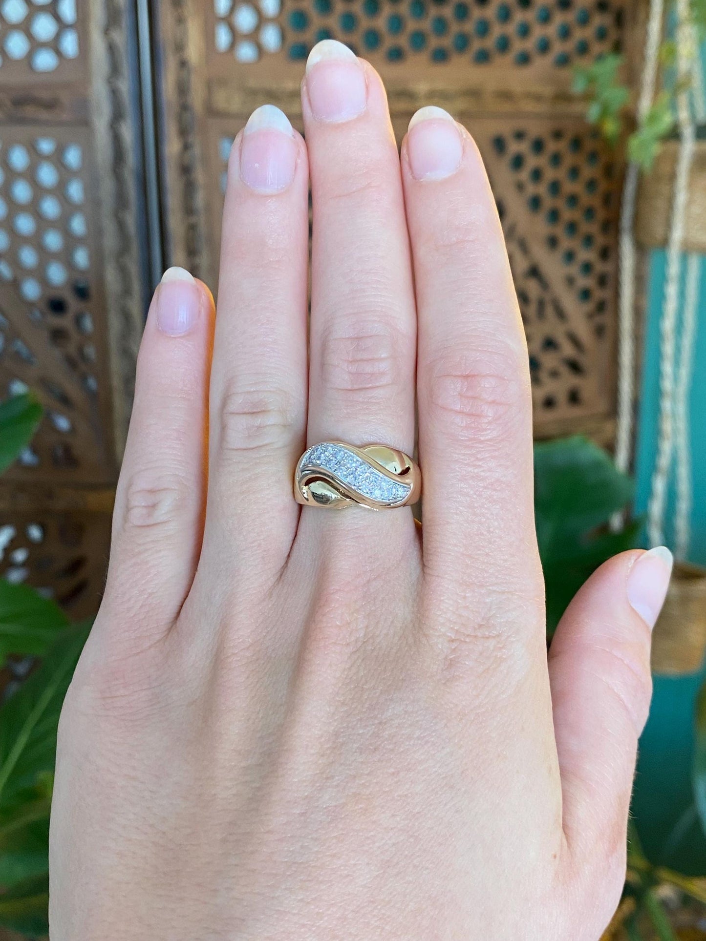 Vintage Solid 14k White & Yellow Gold Diamonds Ring Band - Size 6.75