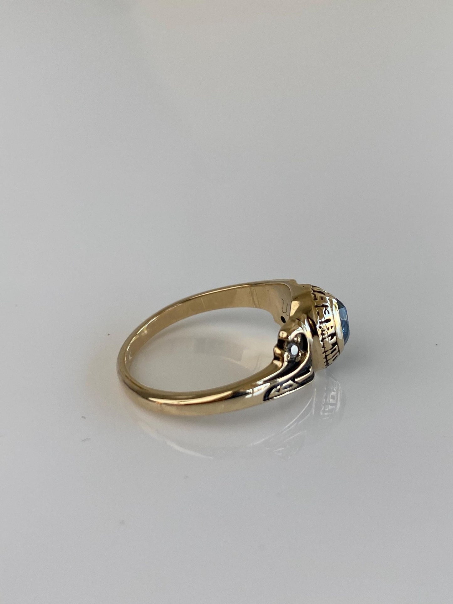 Vintage Solid 10k Yellow Gold Aquamarine Clear Quartz 1984 Class Ring - Size 7