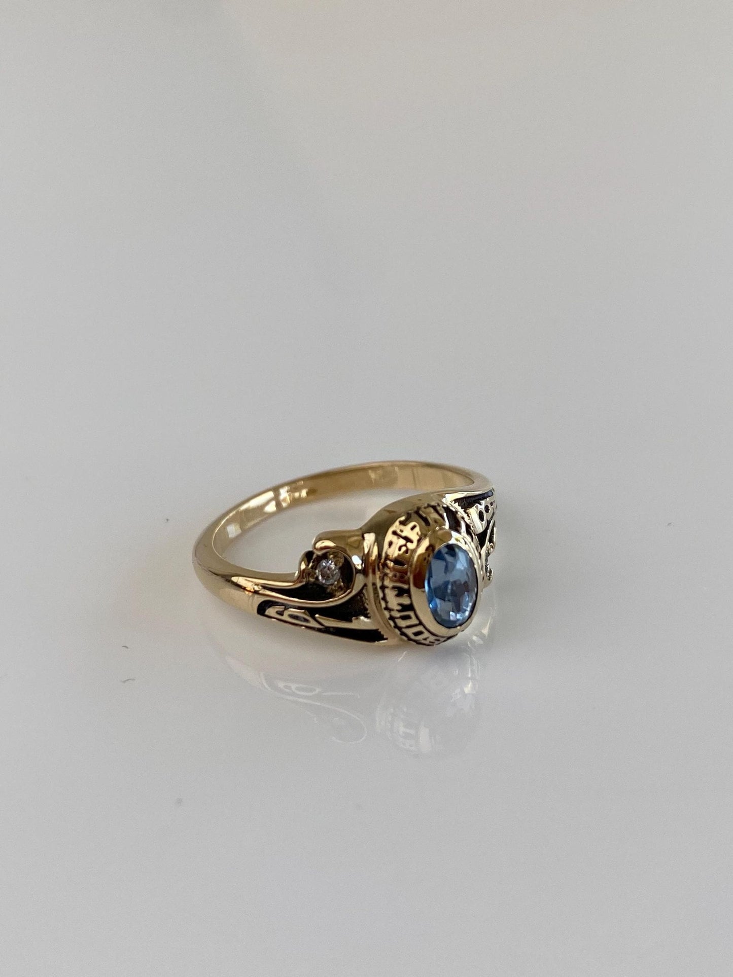 Vintage Solid 10k Yellow Gold Aquamarine Clear Quartz 1984 Class Ring - Size 7
