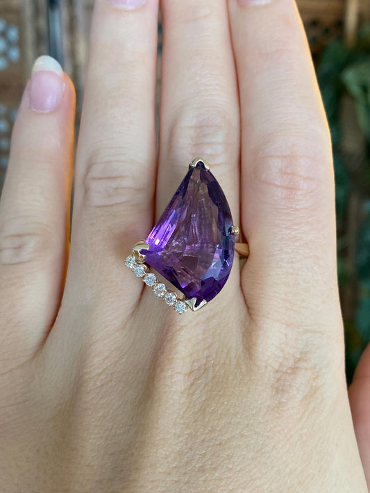 Vintage Solid 14k Yellow Gold Fancy Cut Amethyst Diamonds Cocktail Ring - Size 8.25