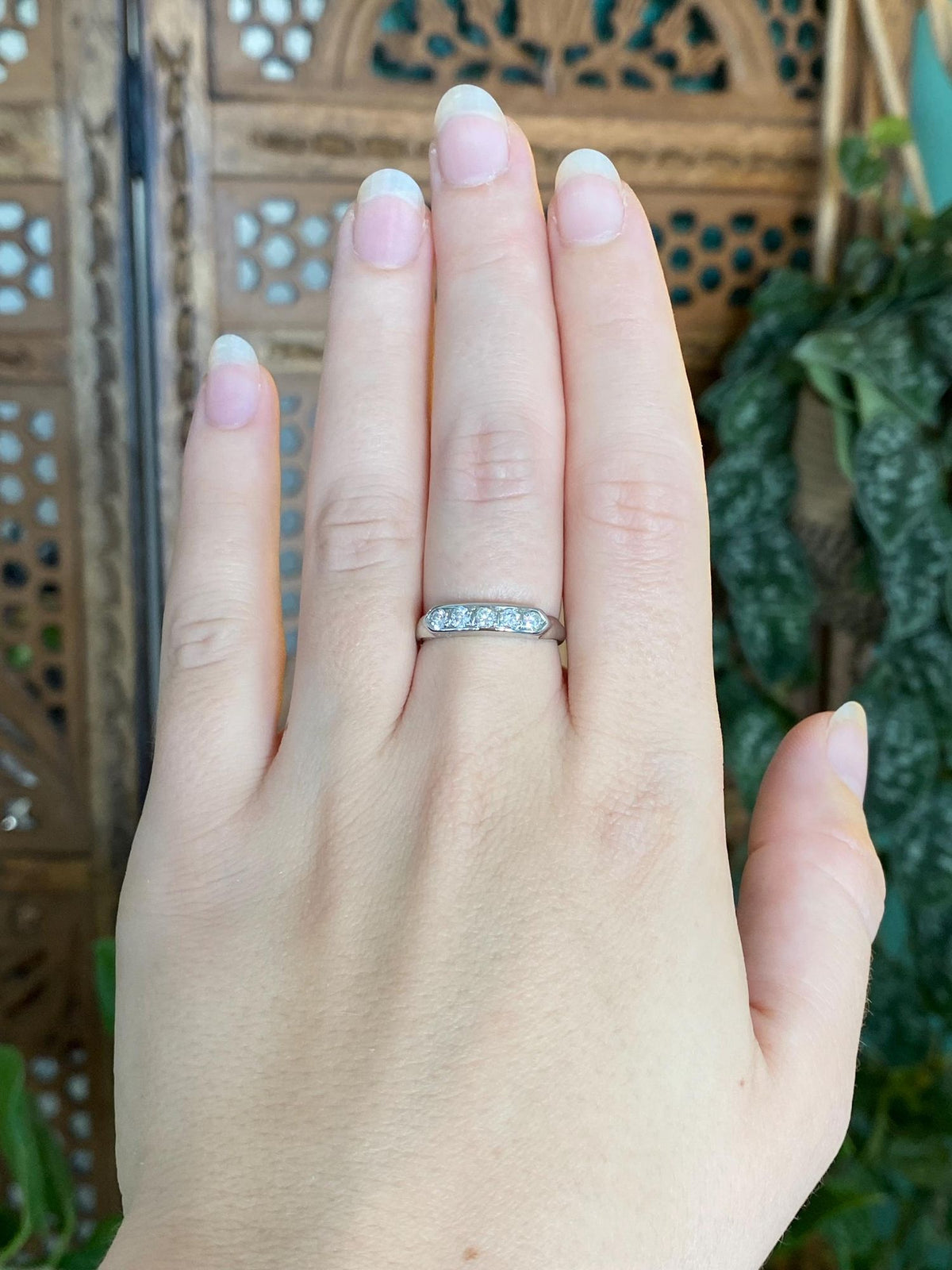 Vintage Solid 18k White Gold Diamonds Ring Band - Size 7