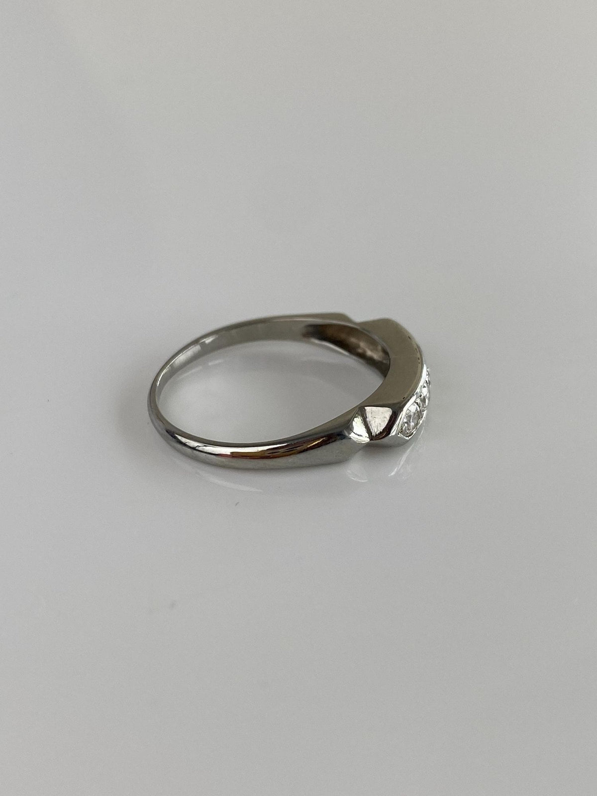 Vintage Solid 18k White Gold Diamonds Ring Band - Size 7