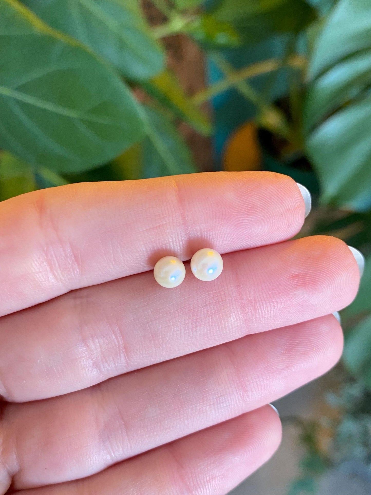 Vintage Solid 14k Yellow Gold Little Pearl Stud Earrings