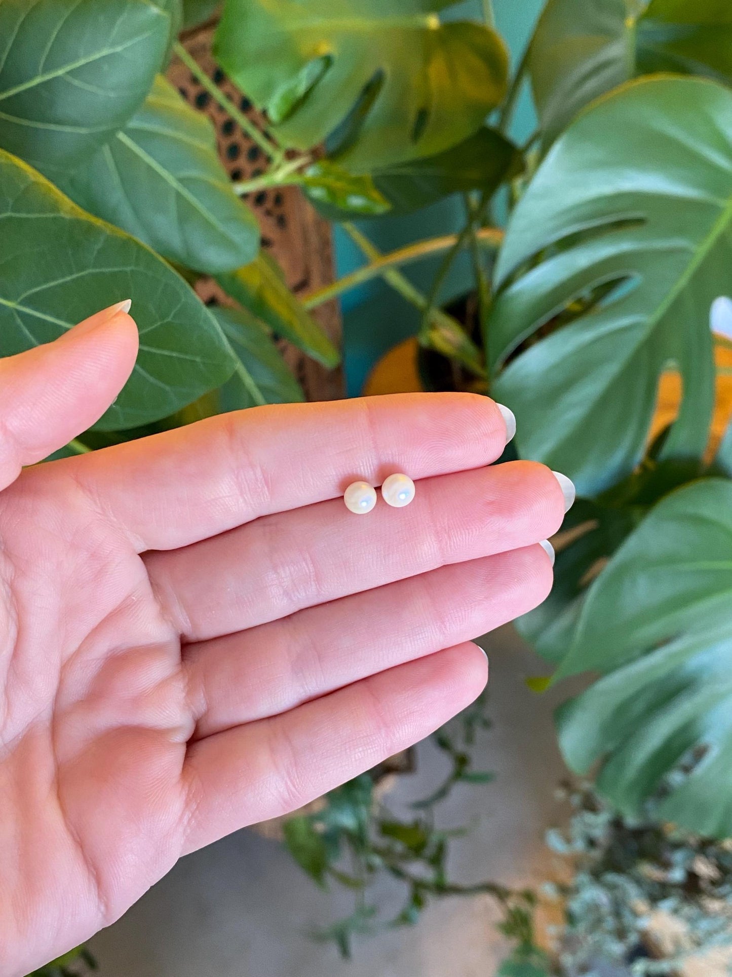 Vintage Solid 14k Yellow Gold Little Pearl Stud Earrings