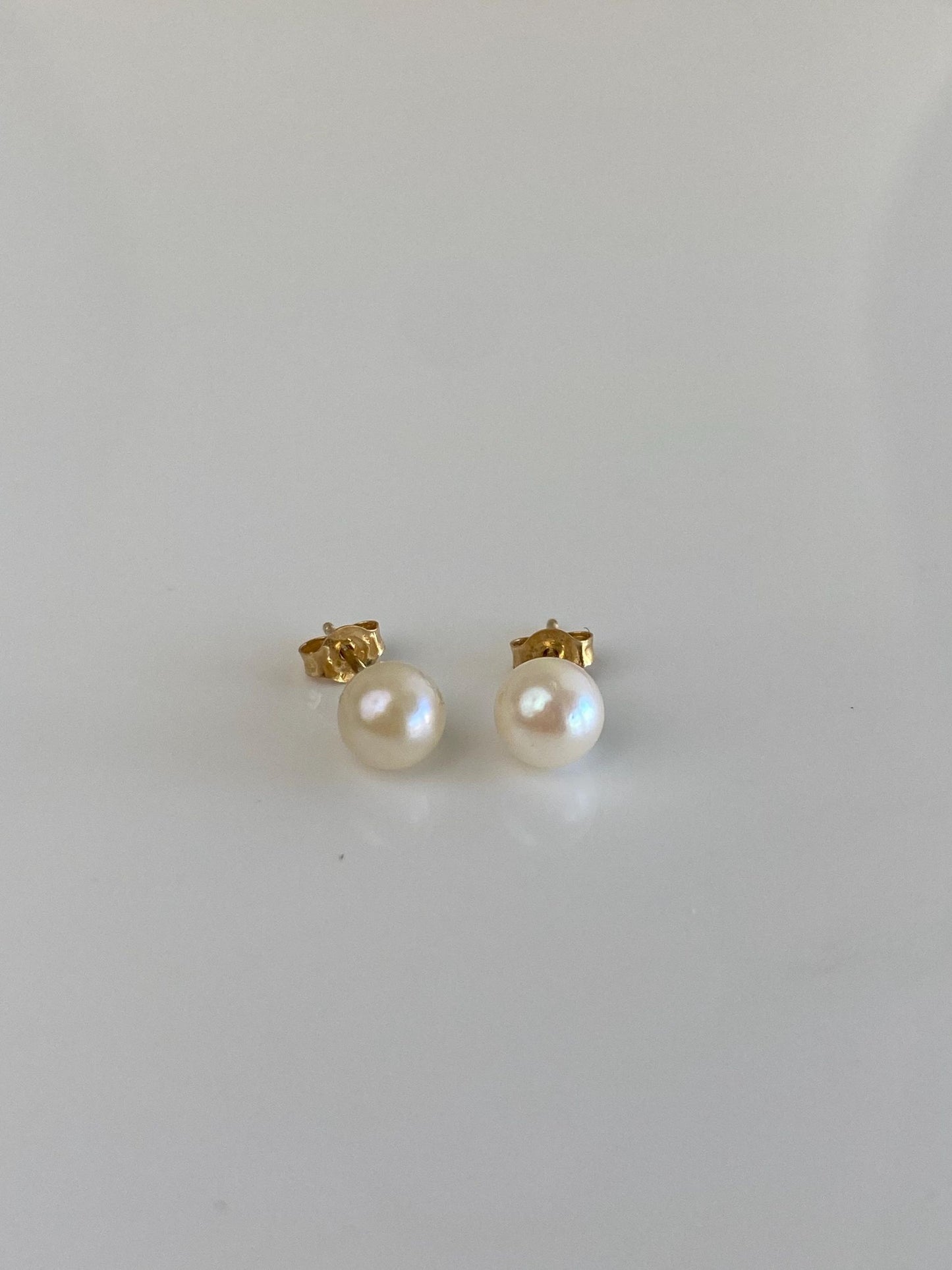 Vintage Solid 14k Yellow Gold Little Pearl Stud Earrings