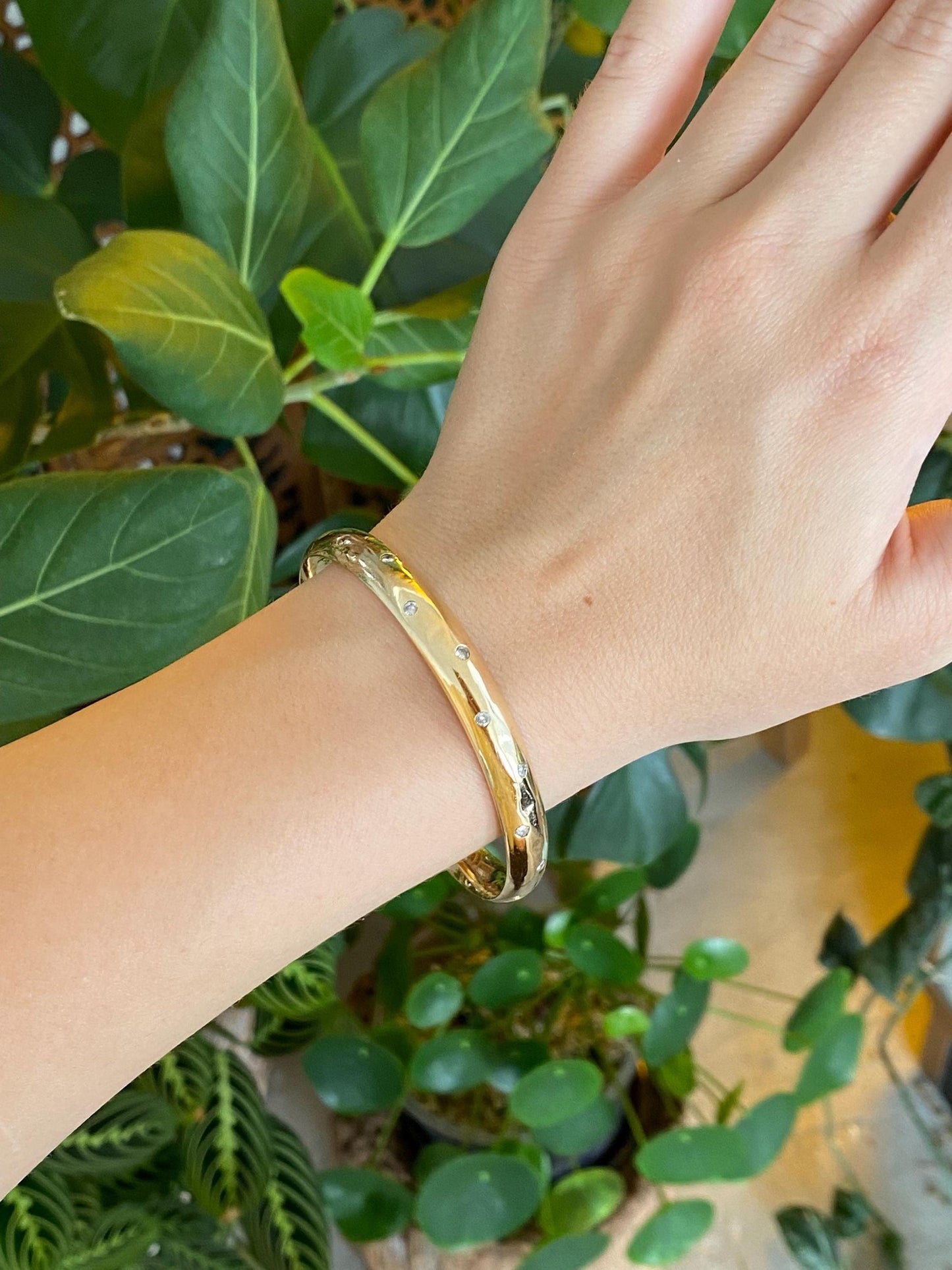 Vintage Solid 16k Yellow Gold Diamond Dotted Bangle Bracelet - 7 1/2 Inches