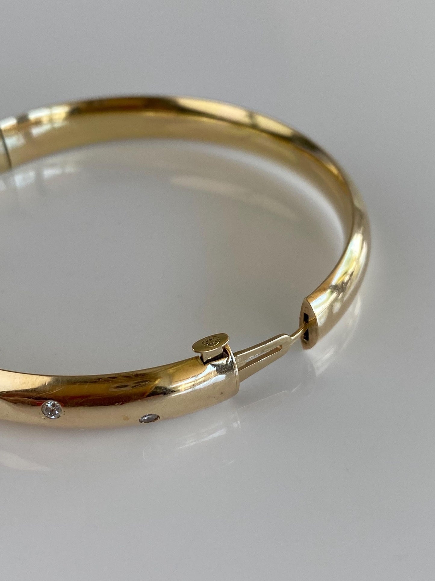 Vintage Solid 16k Yellow Gold Diamond Dotted Bangle Bracelet - 7 1/2 Inches